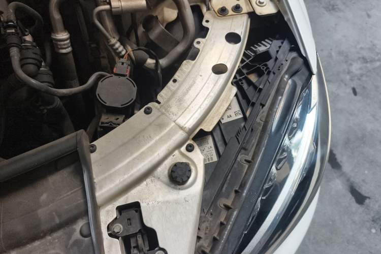 Used Mercedes-Benz C-Class 2018 C 180 L Fashion Edition Sport Version Engine Bay Left