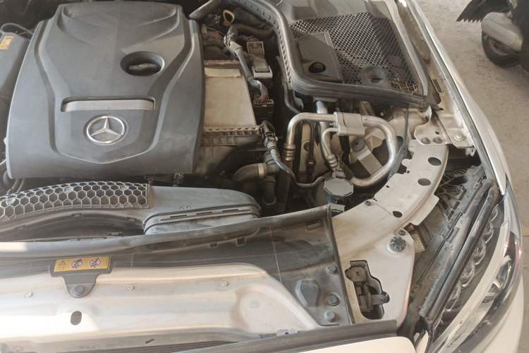 Used Mercedes-Benz C-Class 2018 C 200 Estate Engine Bay Left