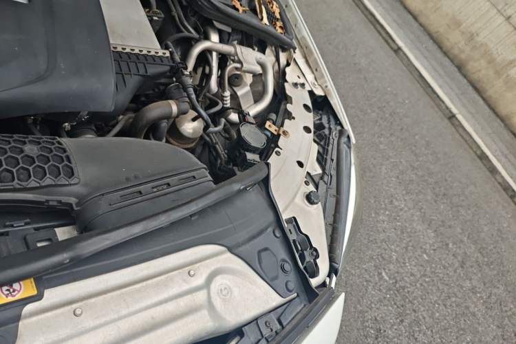 Used Mercedes-Benz C-Class 2018 C 200 Coupe Engine Bay Left