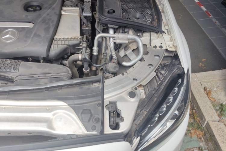 Used Mercedes-Benz C-Class 2018 C 200 Coupe Engine Bay Left