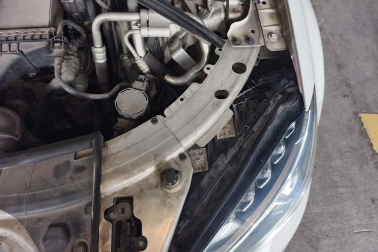 Used Mercedes-Benz C-Class 2018 C 200 L Sport Edition Engine Bay Left