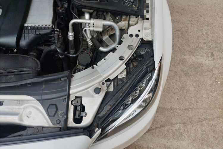 Used Mercedes-Benz C-Class 2018 C 200 Sport Edition Engine Bay Left