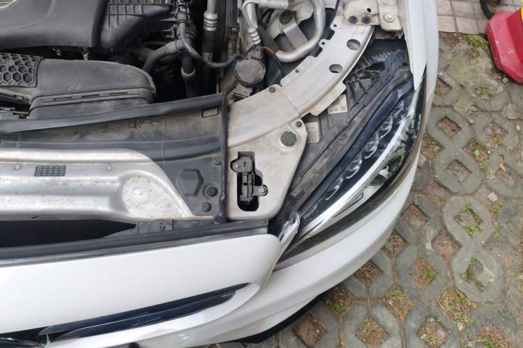 Used Mercedes-Benz C-Class 2018 C 200 Sport Edition Engine Bay Left