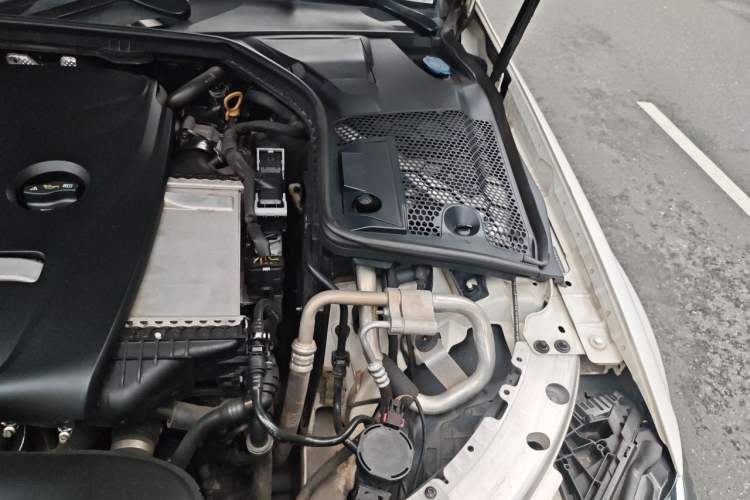 Used Mercedes-Benz C-Class 2018 C 200 L Sport Edition Engine Bay Left