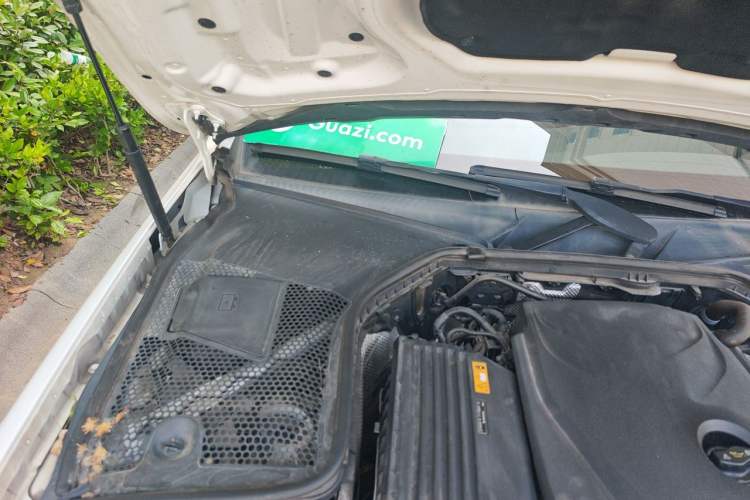 Used Mercedes-Benz C-Class 2018 C 200 L Sport Edition Engine Bay Right