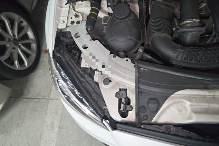 Used Mercedes-Benz C-Class 2018 C 200 Estate Engine Bay Right