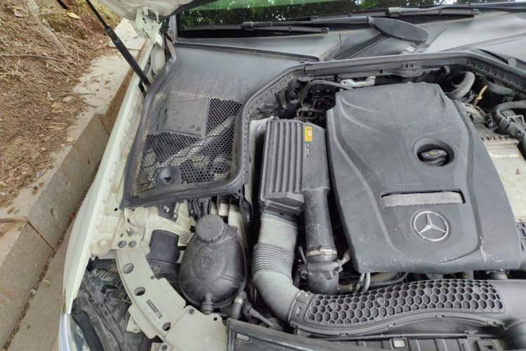Used Mercedes-Benz C-Class 2018 C 200 Estate Engine Bay Right