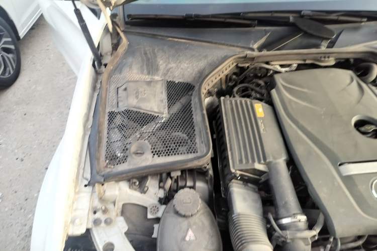 Used Mercedes-Benz C-Class 2018 C 200 Sport Edition Engine Bay Right