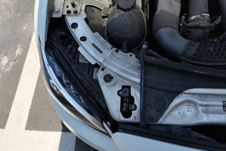 Used Mercedes-Benz C-Class 2018 C 200 Sport Edition Engine Bay Right