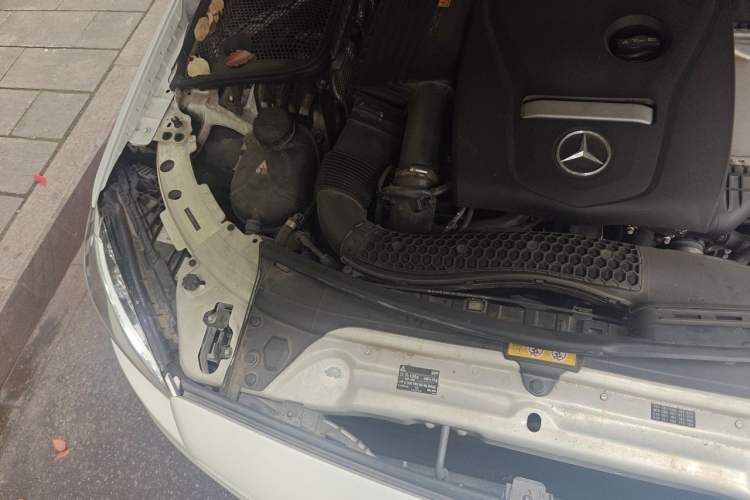 Used Mercedes-Benz C-Class 2018 C 200 Sport Edition Engine Bay Right