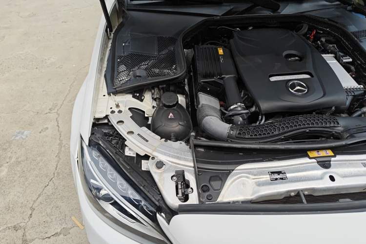 Used Mercedes-Benz C-Class 2018 C 180 L Fashion Edition Sport Version Engine Bay Right