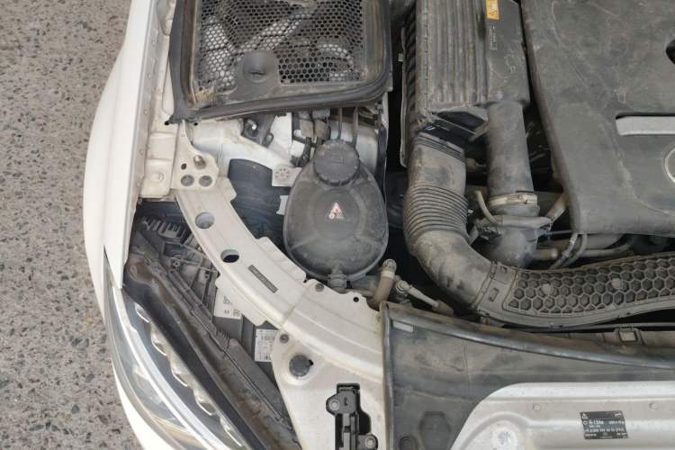 Used Mercedes-Benz C-Class 2018 C 200 L Sport Edition Engine Bay Right