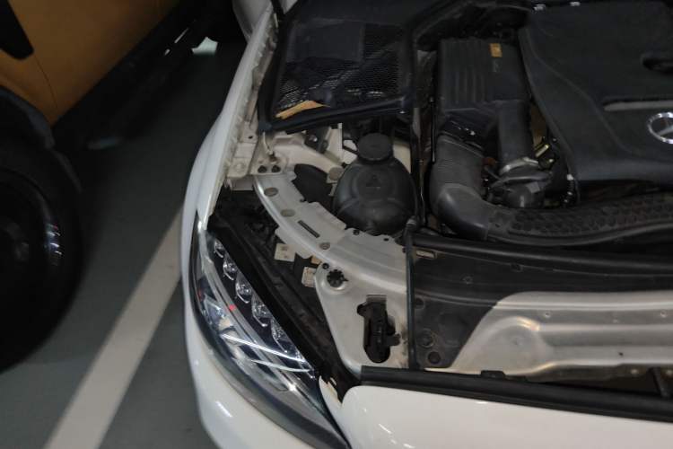 Used Mercedes-Benz C-Class 2018 C 200 Coupe Engine Bay Right