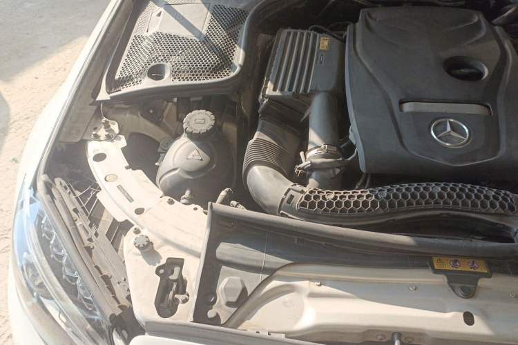 Used Mercedes-Benz C-Class 2018 C 200 Estate Engine Bay Right