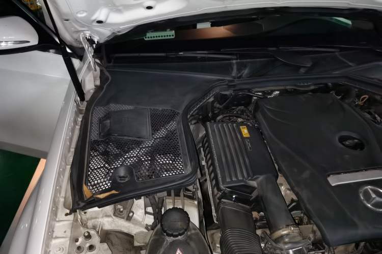 Used Mercedes-Benz C-Class 2018 C 200 L Sport Edition Engine Bay Right