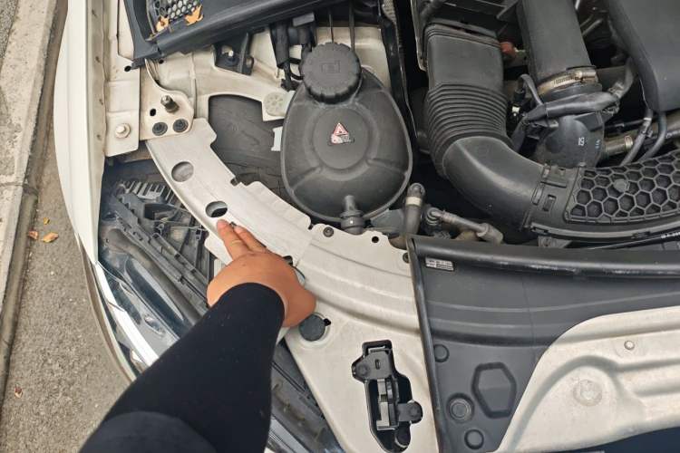 Used Mercedes-Benz C-Class 2018 C 200 Coupe Engine Bay Right