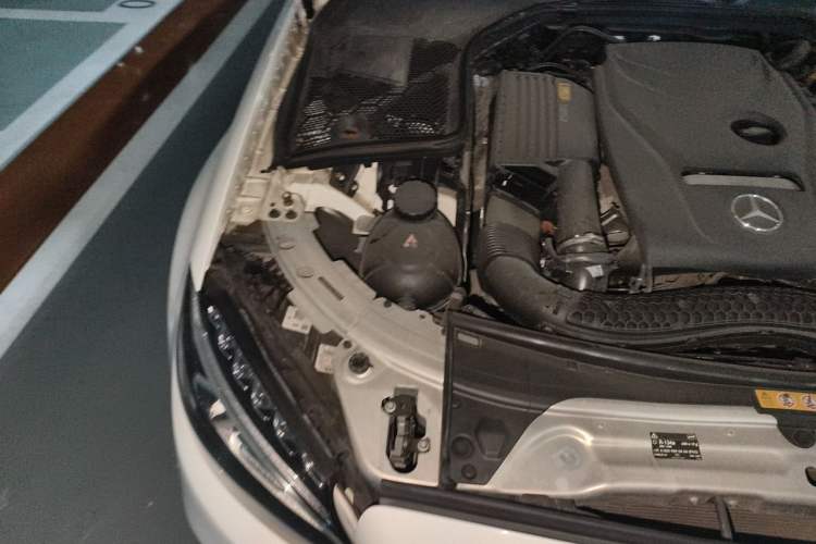 Used Mercedes-Benz C-Class 2018 C 200 L Sport Edition Engine Bay Right