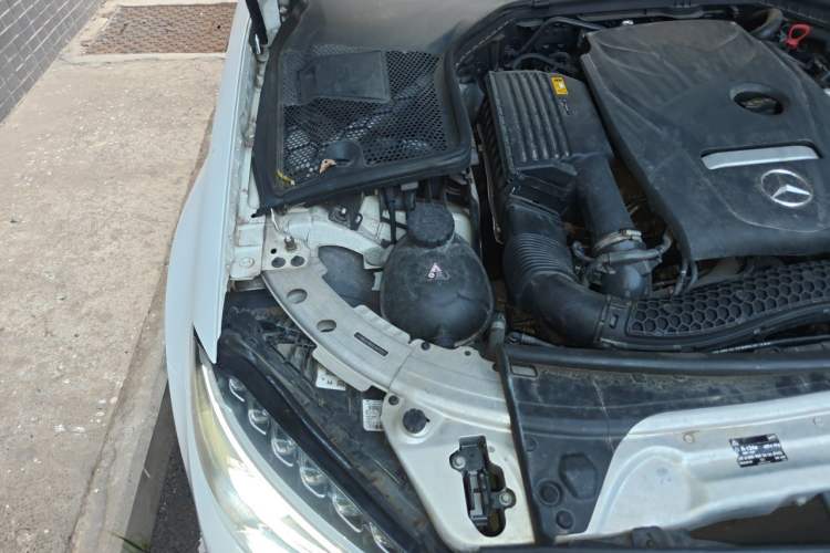 Used Mercedes-Benz C-Class 2018 C 180 L Fashion Edition Sport Version Engine Bay Right