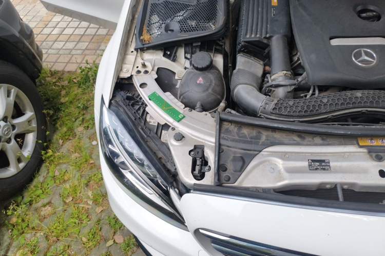 Used Mercedes-Benz C-Class 2018 C 200 Sport Edition Engine Bay Right