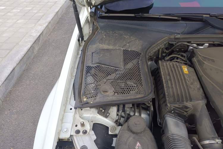 Used Mercedes-Benz C-Class 2018 C 200 L Sport Edition Engine Bay Right
