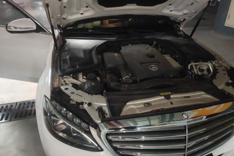 Used Mercedes-Benz C-Class 2018 C 200 L Engine Bay Right