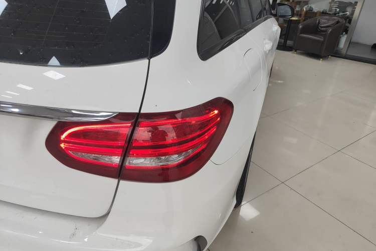 Used Mercedes-Benz C-Class 2018 C 200 Estate Exterior 2