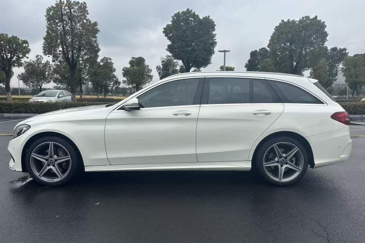 Used Mercedes-Benz C-Class 2018 C 200 Estate Exterior 4