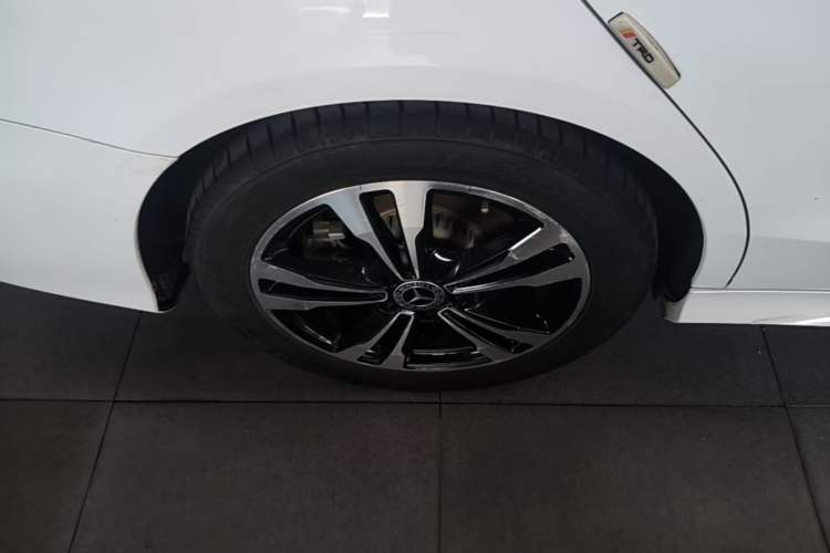 Used Mercedes-Benz C-Class 2018 C 200 Sport Edition Exterior 5