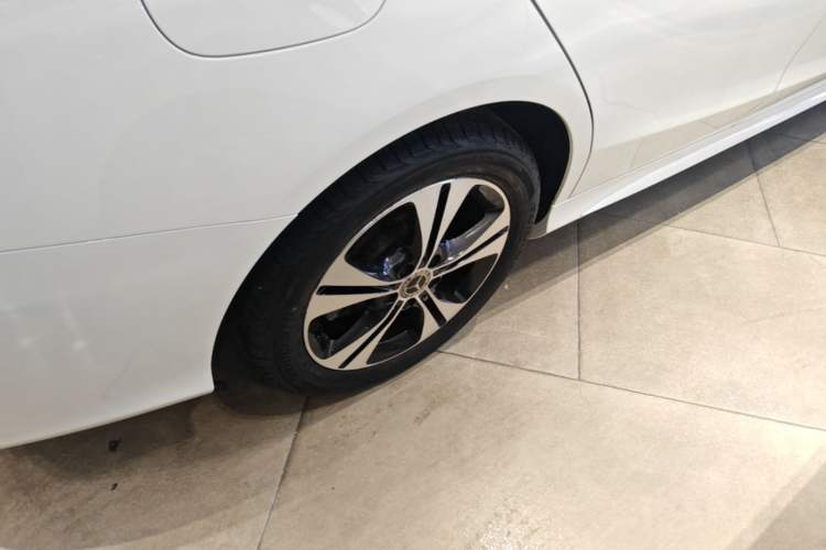 Used Mercedes-Benz C-Class 2018 C 180 station wagon Exterior 5