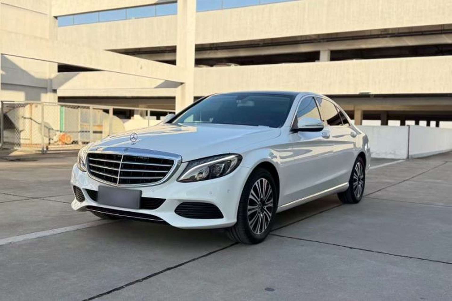 Used Mercedes-Benz C-Class 2018 C 200 L Front Left 45 Deg