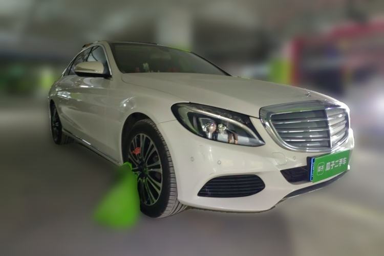 Used Mercedes-Benz C-Class 2018 C 200 L Front Right 45 Deg