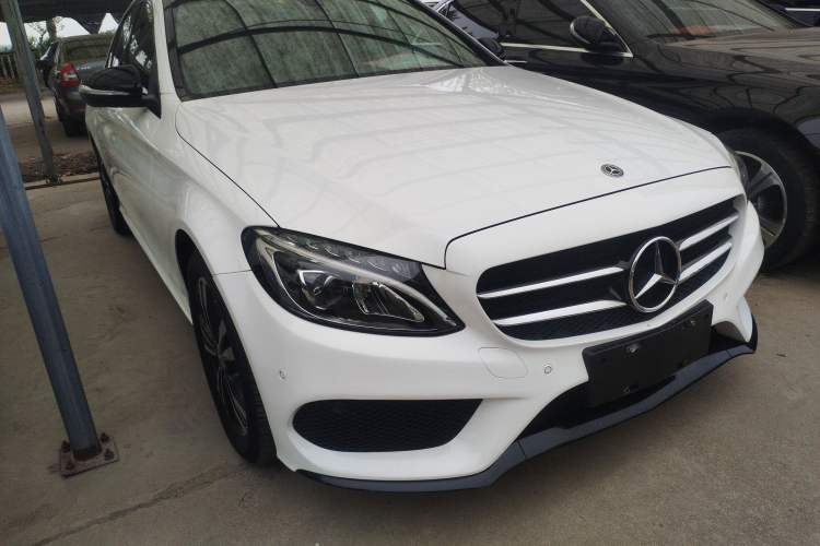 Used Mercedes-Benz C-Class 2018 C 200 Sport Edition Front Right 45 Deg