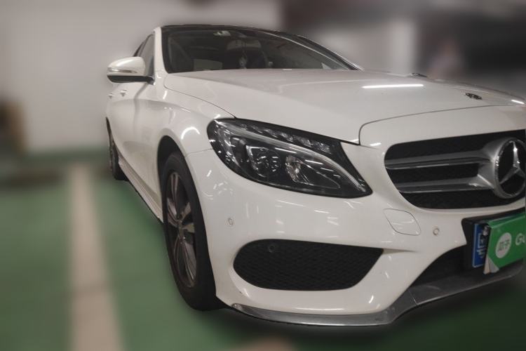 Used Mercedes-Benz C-Class 2018 C 200 L Front Right 45 Deg