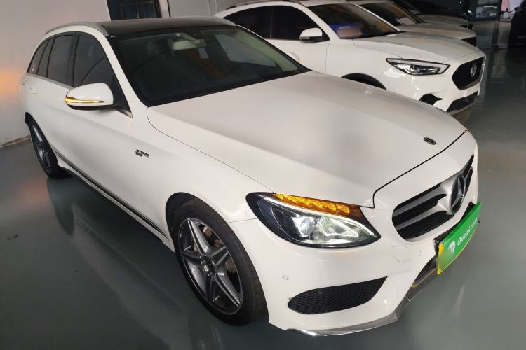 Used Mercedes-Benz C-Class 2018 C 200 Estate Front Right 45 Deg