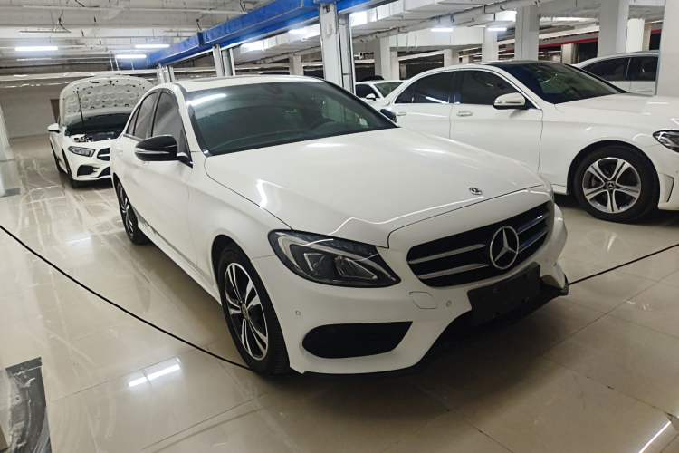 Used Mercedes-Benz C-Class 2018 C 200 Sport Edition Front Right 45 Deg