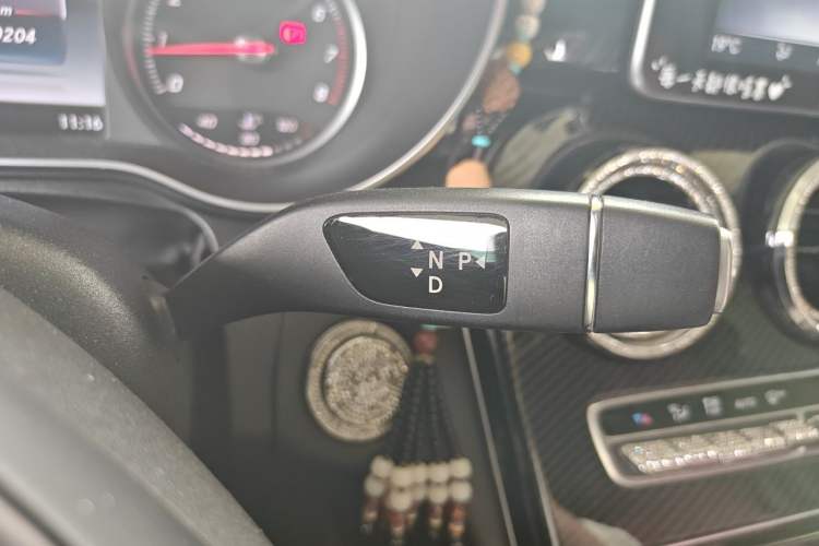 Used Mercedes-Benz C-Class 2018 C 180 L Fashion Edition Sport Version Gear Lever