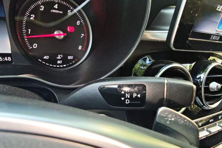 Used Mercedes-Benz C-Class 2018 C 200 Sport Edition Gear Lever