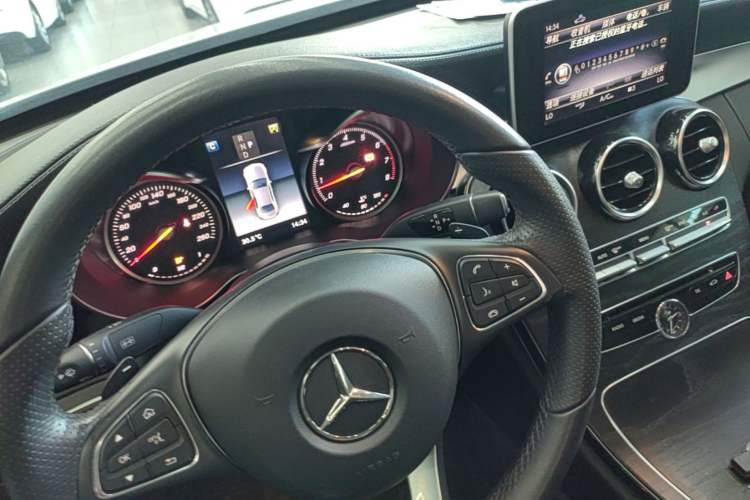 Used Mercedes-Benz C-Class 2018 C 180 L Fashion Edition Sport Version Gear Lever