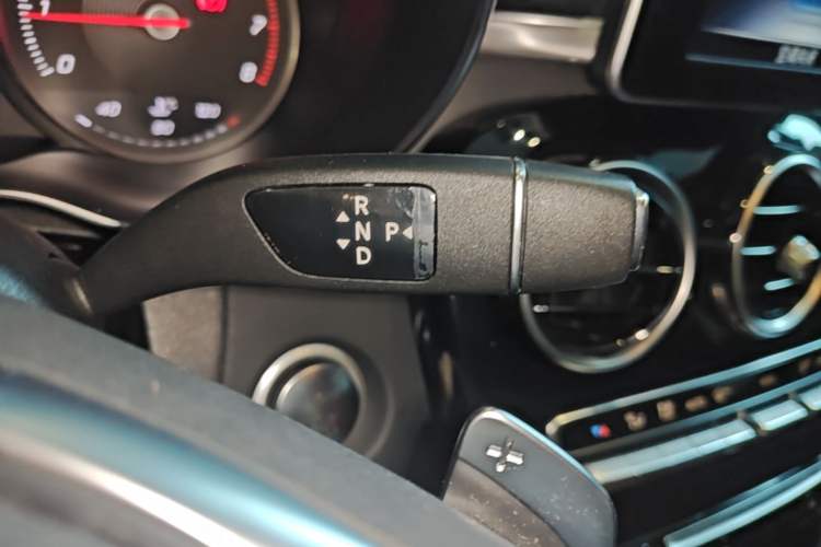 Used Mercedes-Benz C-Class 2018 C 200 Sport Edition Gear Lever