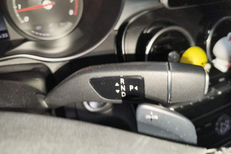 Used Mercedes-Benz C-Class 2018 C 180 L Fashion Edition Sport Version Gear Lever