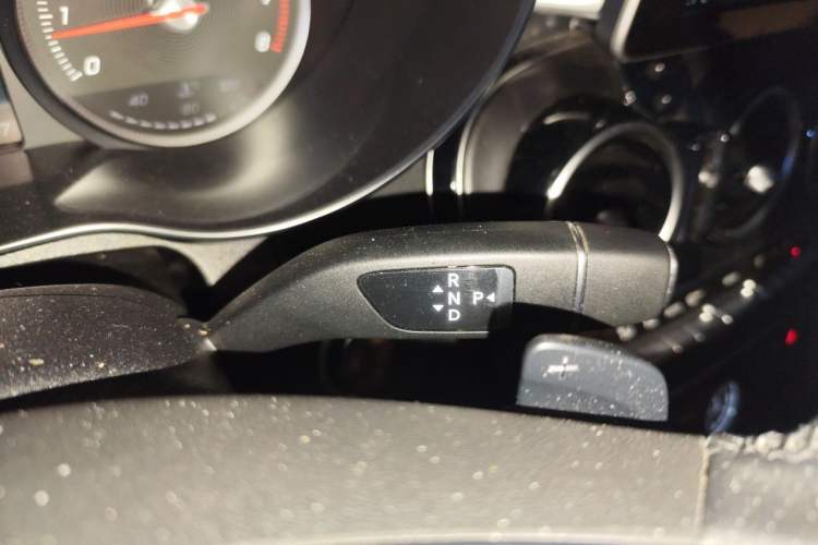 Used Mercedes-Benz C-Class 2018 C 180 L Fashion Edition Sport Version Gear Lever