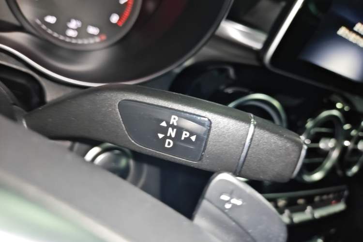 Used Mercedes-Benz C-Class 2018 C 200 Coupe Gear Lever