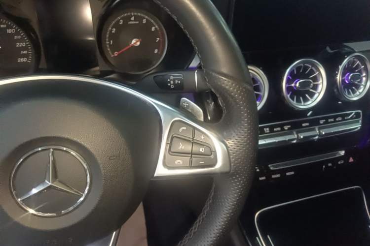 Used Mercedes-Benz C-Class 2018 C 200 Sport Edition Gear Lever