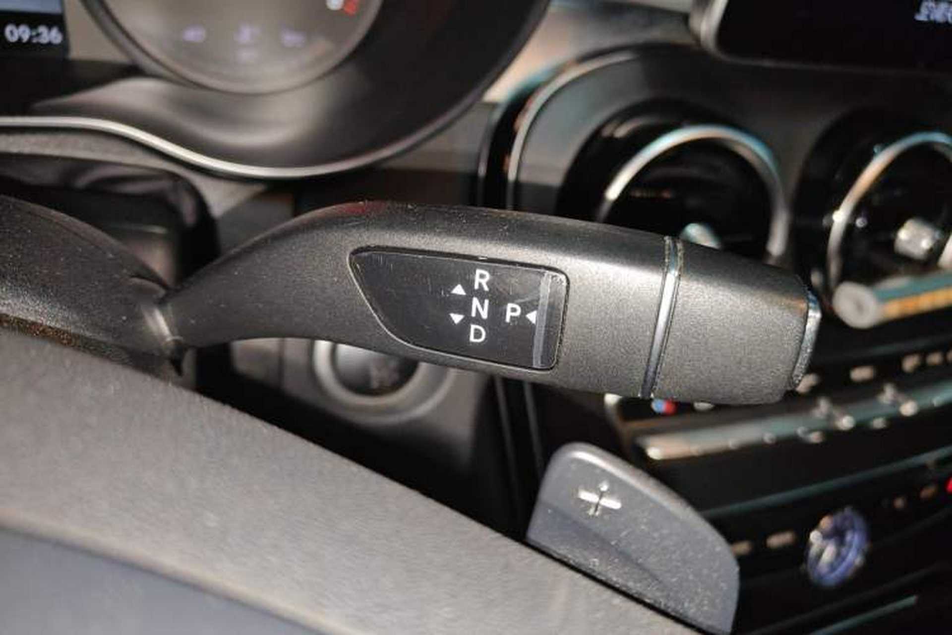 Used Mercedes-Benz C-Class 2018 C 180 L Fashion Edition Sport Version Gear Lever