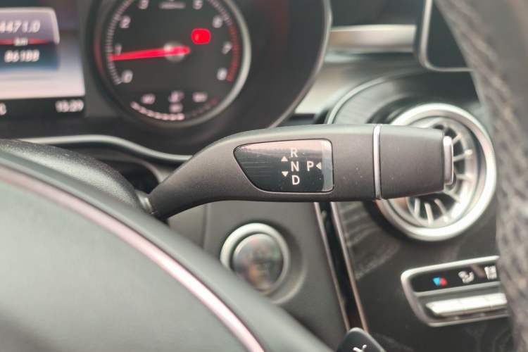 Used Mercedes-Benz C-Class 2018 C 180 L Fashion Edition Sport Version Gear Lever