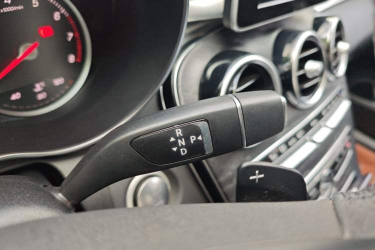 Used Mercedes-Benz C-Class 2018 C 180 L Fashion Edition Sport Version Gear Lever