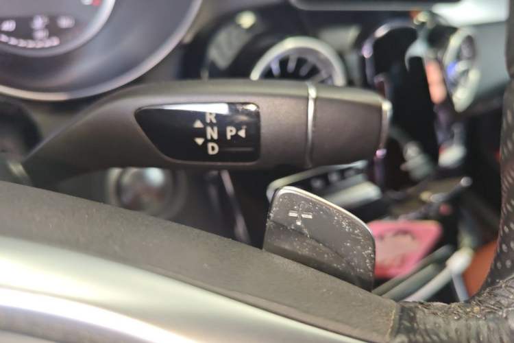 Used Mercedes-Benz C-Class 2018 C 200 Sport Edition Gear Lever