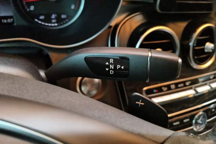 Used Mercedes-Benz C-Class 2018 C 180 L Fashion Edition Sport Version Gear Lever