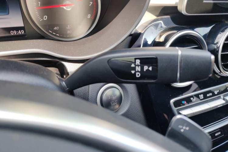 Used Mercedes-Benz C-Class 2018 C 200 Sport Edition Gear Lever