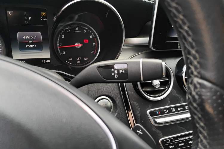 Used Mercedes-Benz C-Class 2018 C 180 L Fashion Edition Sport Version Gear Lever